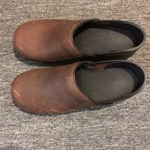 Dansko clogs almost new 38 Narrow